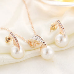 Kit Colar + Brincos com pérola branca banhado a ouro 18k