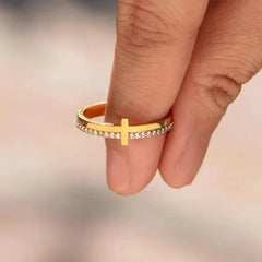 Anel cruz de cobre incrusado zircão banhado a ouro 18k