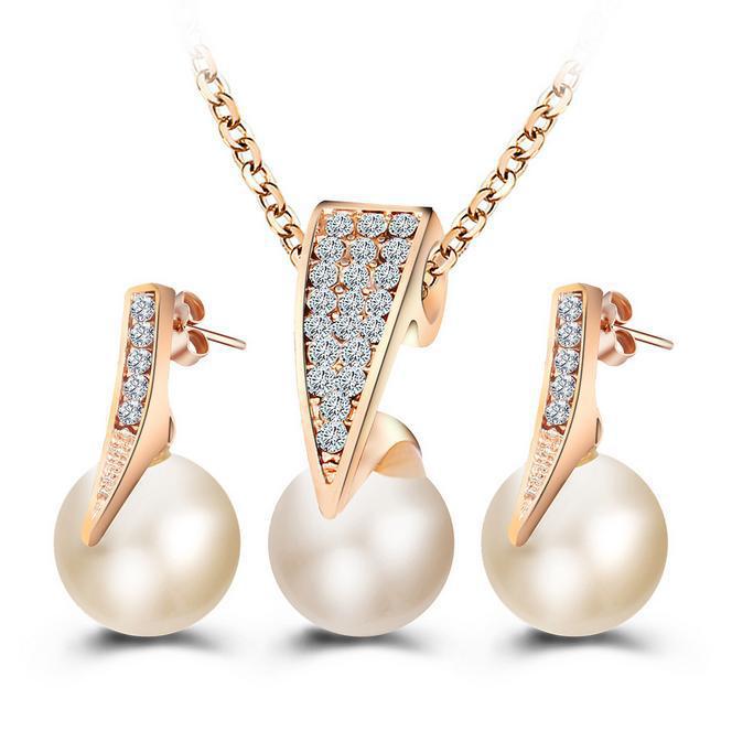 Kit Colar + Brincos com pérola branca banhado a ouro 18k