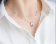 Colar com pingente de diamante mori em prata S925